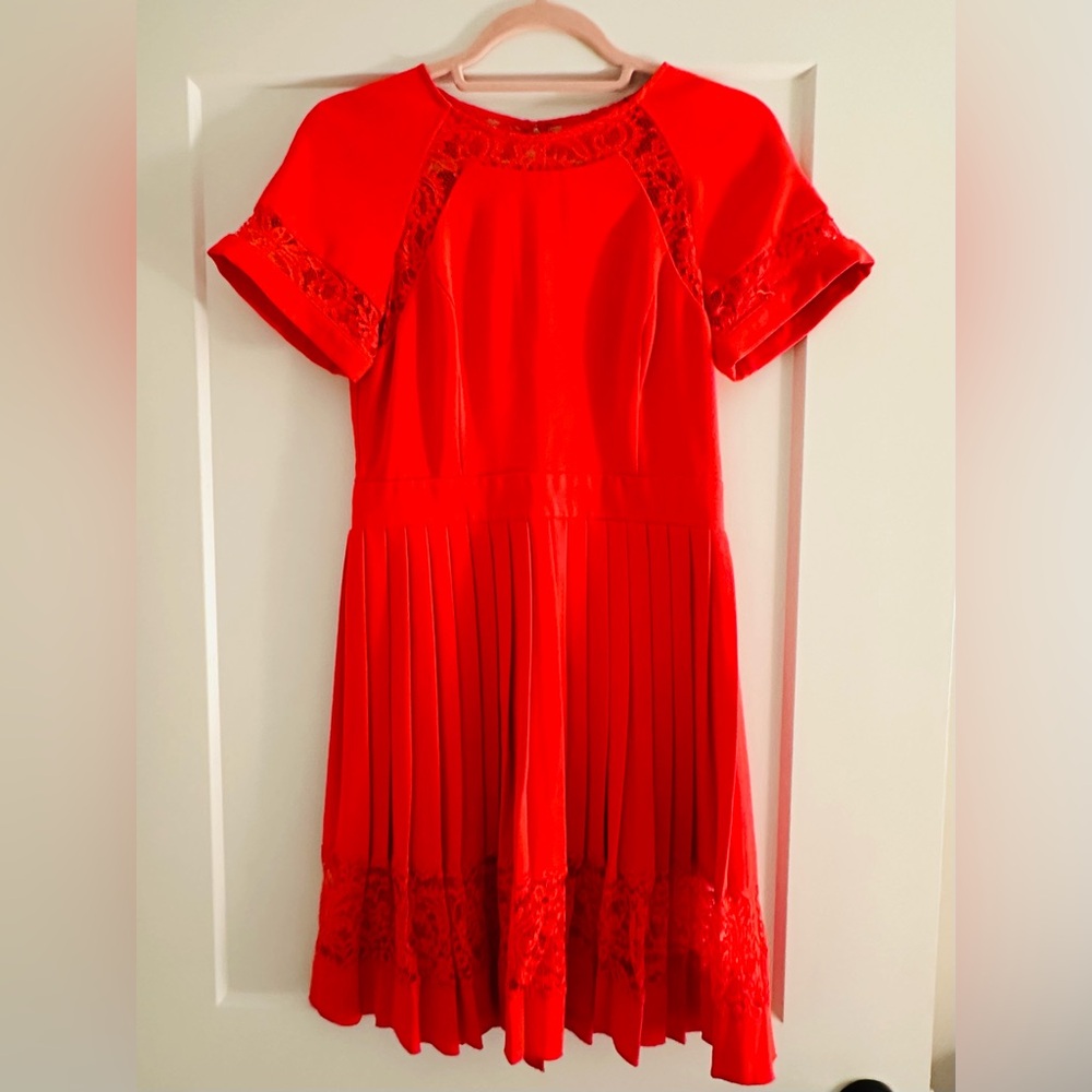 French Connection Red ‘Arrow’ Lace Pleated Dress size 4 - Picture 4 of 5